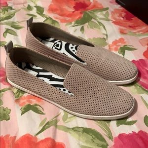 Dolce Vita slipons